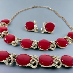 Vintage Coro Red Moonglow Thermoset Gold Tone Parure