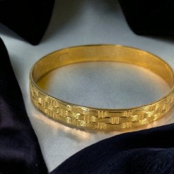 Vintage Coro Pegasus Basket Weave Gold Tone Bangle Bracelet