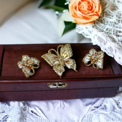 Vintage Pearlized Gold Tone Butterfly Brooch and Earrings Jewelry Set